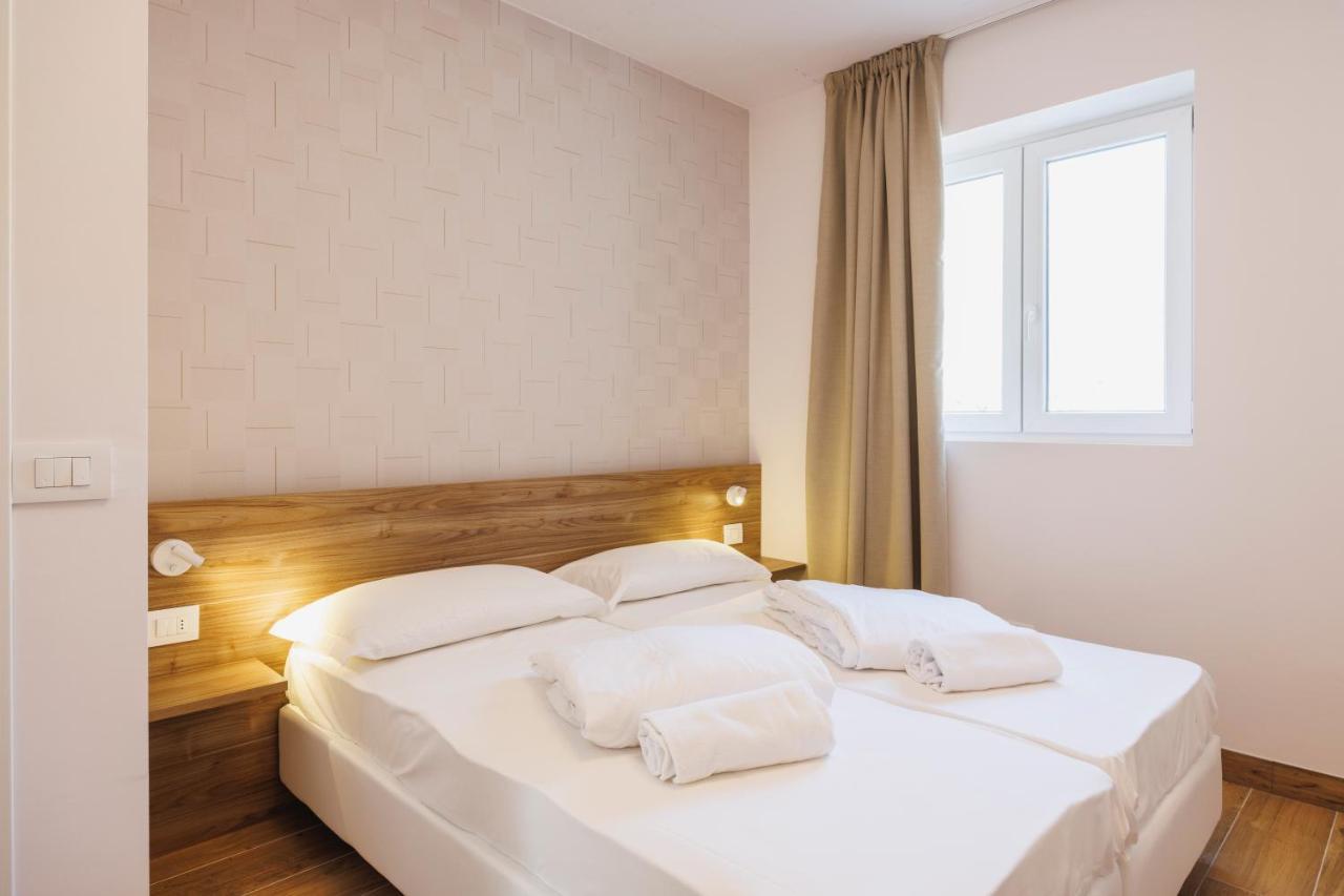 Lake Side Suites ริวาเดลการ์ดา ภายนอก รูปภาพ