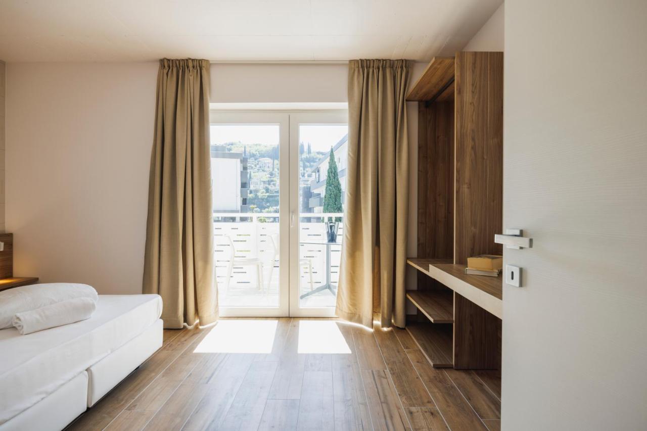 Lake Side Suites ริวาเดลการ์ดา ภายนอก รูปภาพ