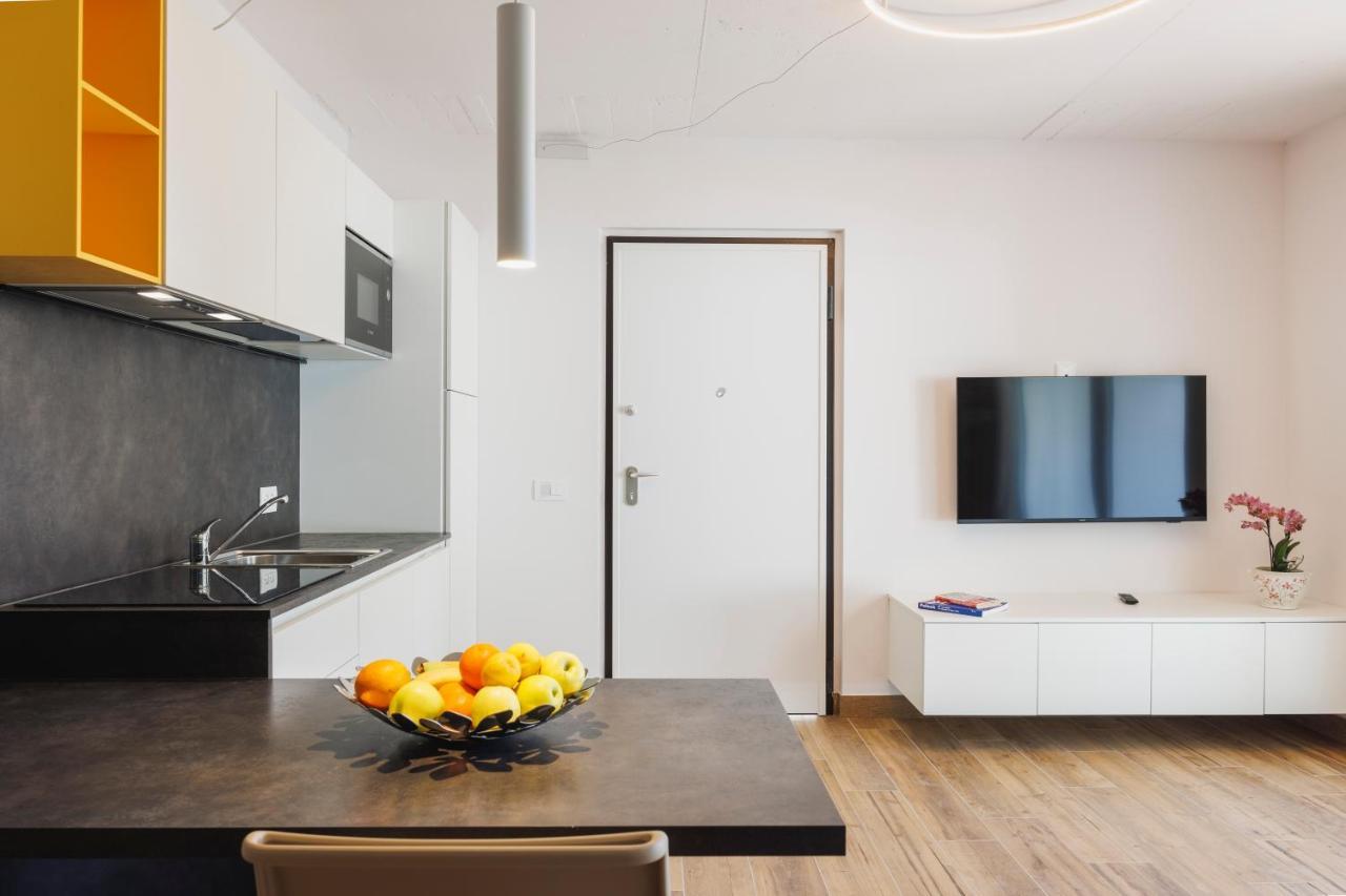 Lake Side Suites ริวาเดลการ์ดา ภายนอก รูปภาพ