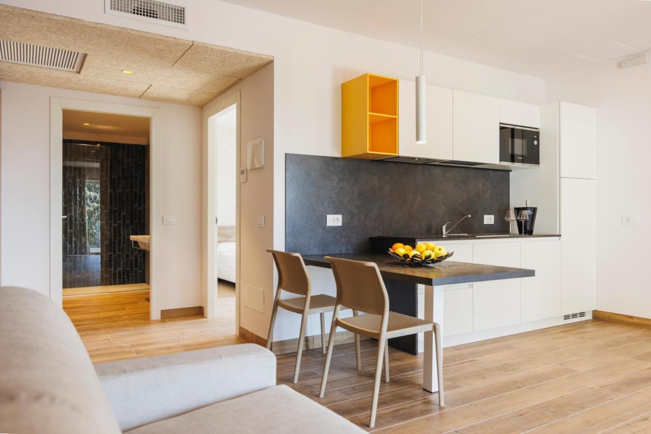 Lake Side Suites ริวาเดลการ์ดา ภายนอก รูปภาพ
